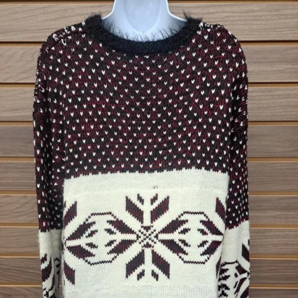 Snowflakes Pattern Sweater - Picture 2 of 4